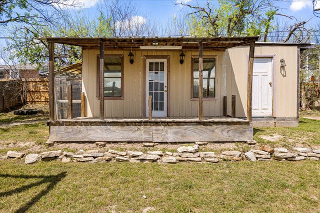 1709 W Doyle Street, Granbury, TX 76048