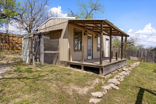 1709 W Doyle Street, Granbury, TX 76048