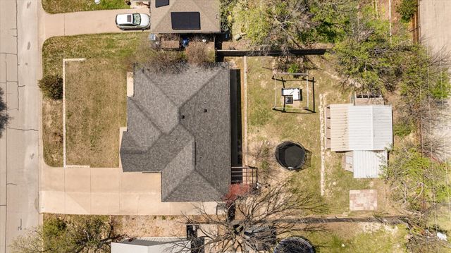 1709 W Doyle Street, Granbury, TX 76048