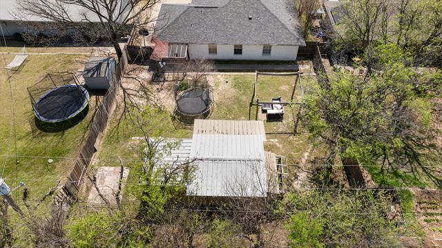 1709 W Doyle Street, Granbury, TX 76048
