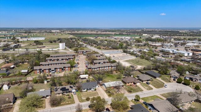 1709 W Doyle Street, Granbury, TX 76048