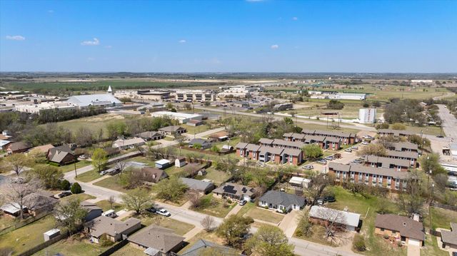 1709 W Doyle Street, Granbury, TX 76048