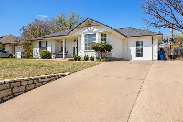 1709 W Doyle Street, Granbury, TX 76048