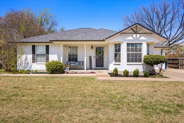 1709 W Doyle Street, Granbury, TX 76048