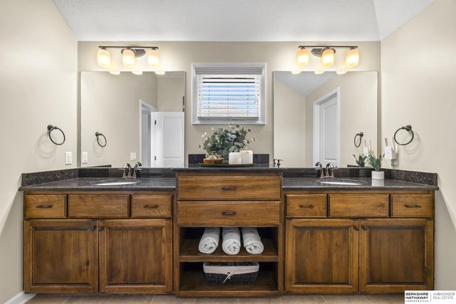 720 S 200th Street, Elkhorn, NE 68022