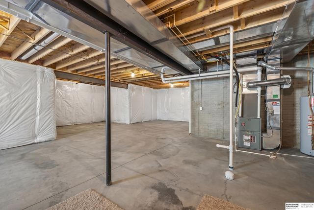 720 S 200th Street, Elkhorn, NE 68022