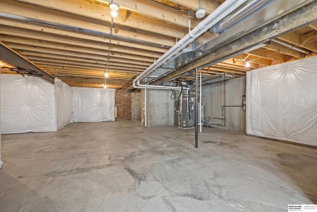 720 S 200th Street, Elkhorn, NE 68022