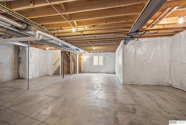 720 S 200th Street, Elkhorn, NE 68022