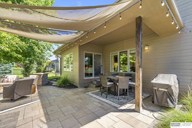 720 S 200th Street, Elkhorn, NE 68022
