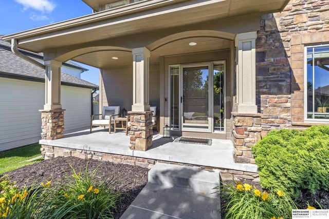 720 S 200th Street, Elkhorn, NE 68022