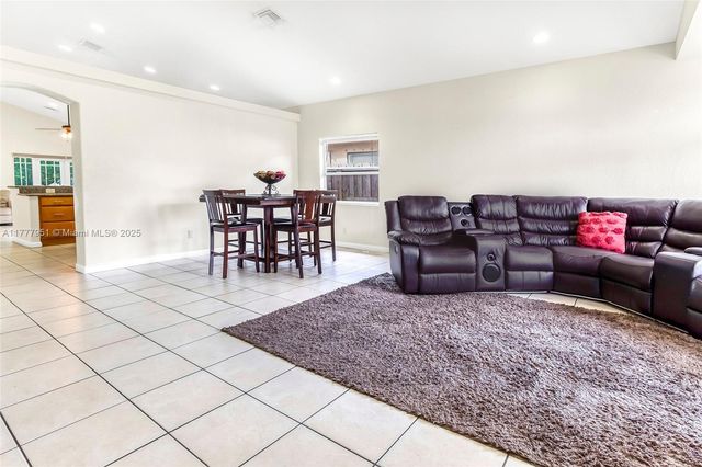 2730 Washington Dr, Fort Lauderdale, FL 33311