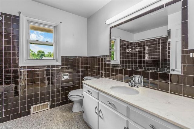 5500 Rozianna Drive, Winston-salem, NC 27106