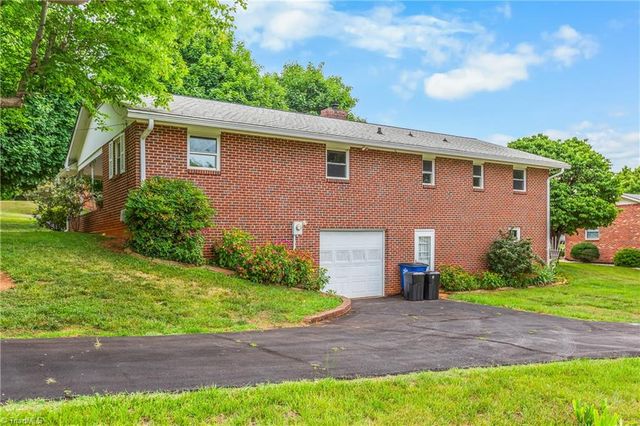 5500 Rozianna Drive, Winston-salem, NC 27106