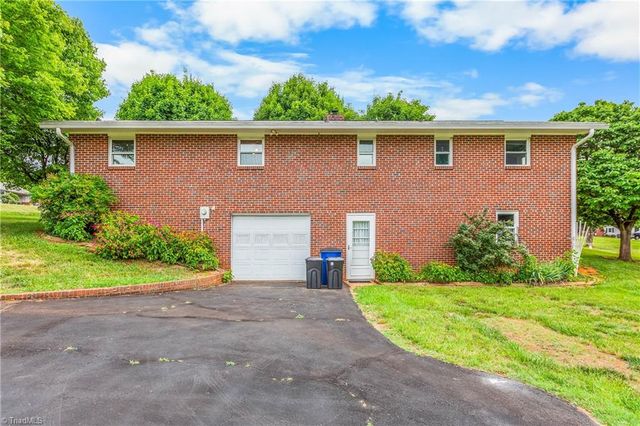 5500 Rozianna Drive, Winston-salem, NC 27106