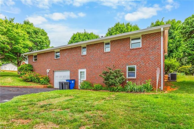5500 Rozianna Drive, Winston-salem, NC 27106