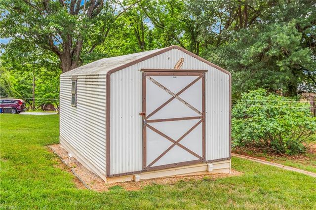 5500 Rozianna Drive, Winston-salem, NC 27106