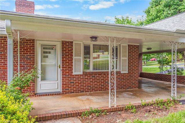 5500 Rozianna Drive, Winston-salem, NC 27106