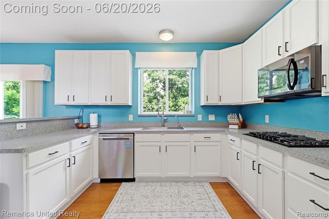 1842 Autumn Glen Drive, Howell, MI 48843