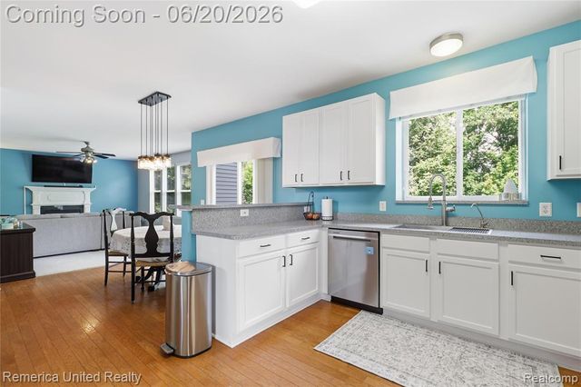 1842 Autumn Glen Drive, Howell, MI 48843