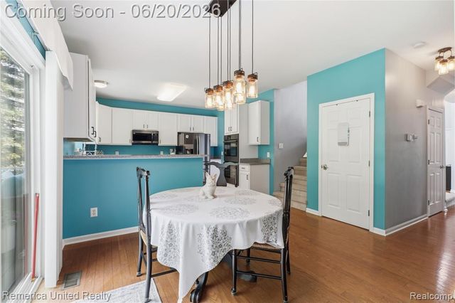 1842 Autumn Glen Drive, Howell, MI 48843