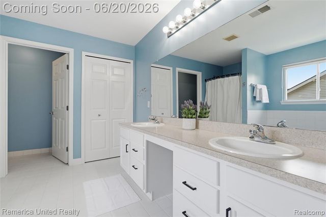 1842 Autumn Glen Drive, Howell, MI 48843