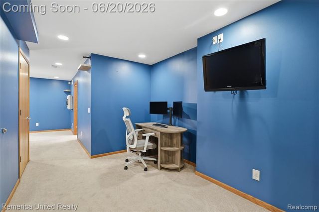 1842 Autumn Glen Drive, Howell, MI 48843