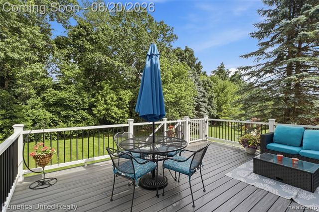 1842 Autumn Glen Drive, Howell, MI 48843