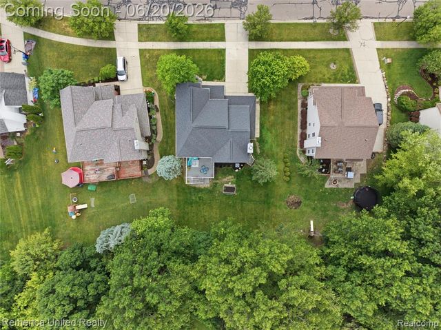 1842 Autumn Glen Drive, Howell, MI 48843