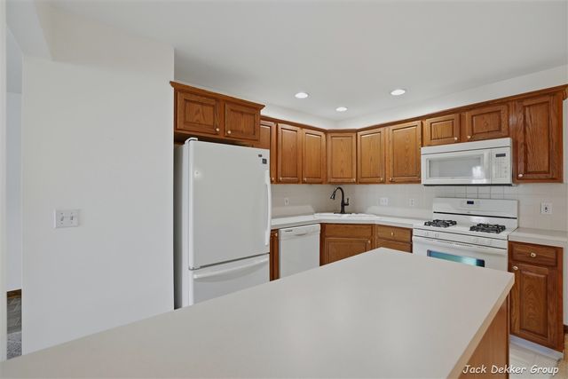 3153 E Crystal Waters Drive 2, Holland, MI 49424