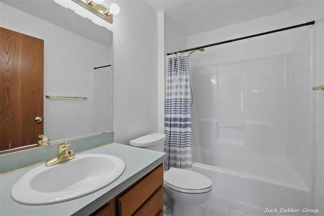 3153 E Crystal Waters Drive 2, Holland, MI 49424