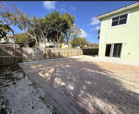 390 NE 35th Ave, Homestead, FL 33033