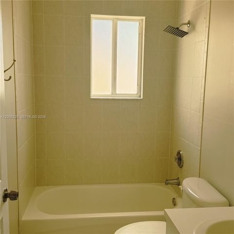 390 NE 35th Ave, Homestead, FL 33033