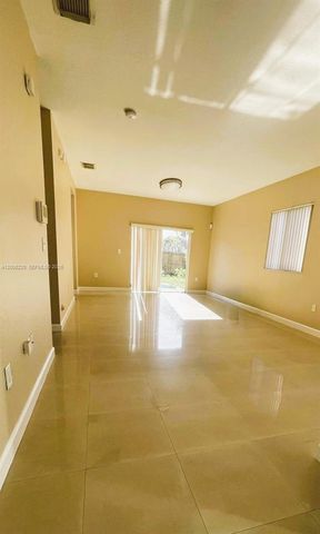 390 NE 35th Ave, Homestead, FL 33033