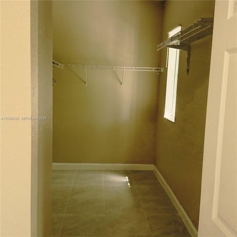 390 NE 35th Ave, Homestead, FL 33033