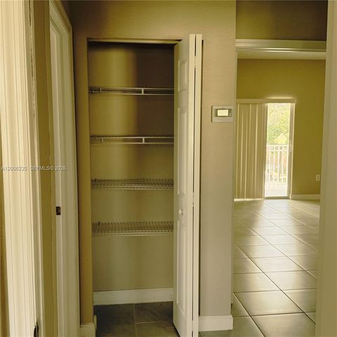 390 NE 35th Ave, Homestead, FL 33033