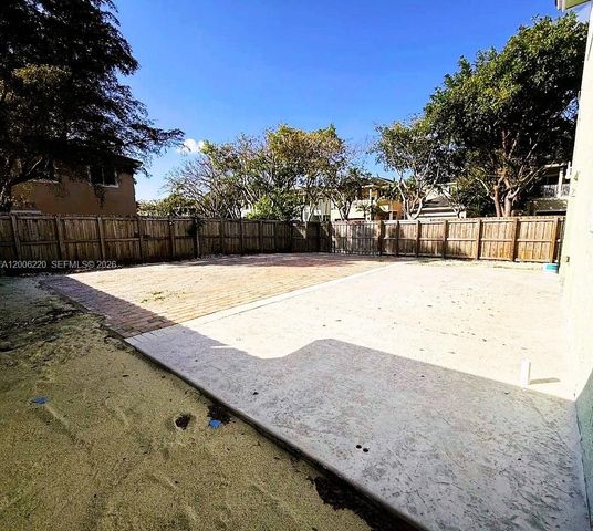 390 NE 35th Ave, Homestead, FL 33033