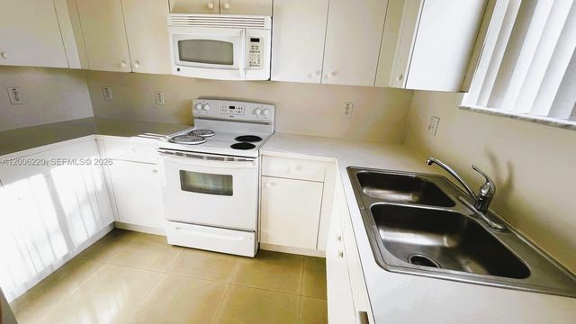 390 NE 35th Ave, Homestead, FL 33033