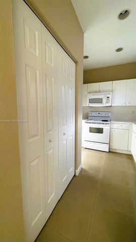 390 NE 35th Ave, Homestead, FL 33033