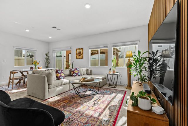 3876 Sunsetparke Way, Sacramento, CA 95834