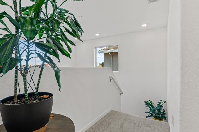 3876 Sunsetparke Way, Sacramento, CA 95834