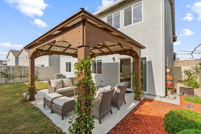 3876 Sunsetparke Way, Sacramento, CA 95834