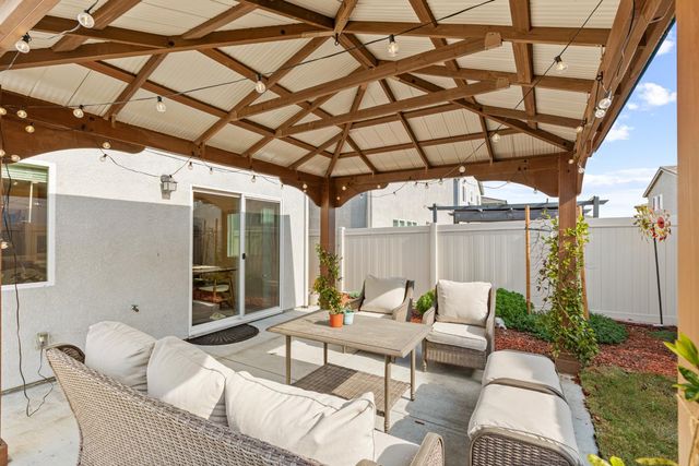 3876 Sunsetparke Way, Sacramento, CA 95834