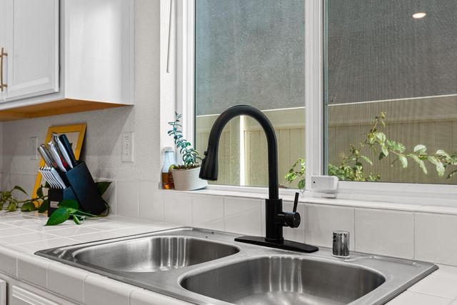 3876 Sunsetparke Way, Sacramento, CA 95834