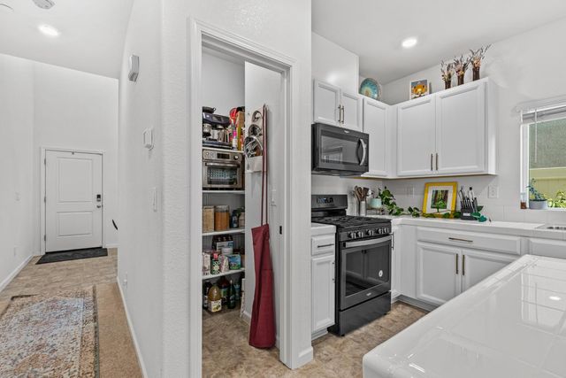 3876 Sunsetparke Way, Sacramento, CA 95834