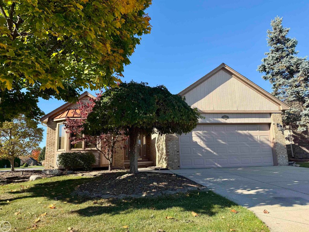 36431 HARNESS CIR Court, Clinton Twp, MI 48035