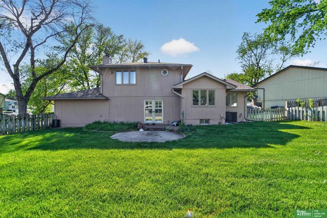 6617 S 75th Circle, Ralston, NE 68127
