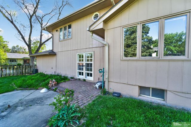 6617 S 75th Circle, Ralston, NE 68127