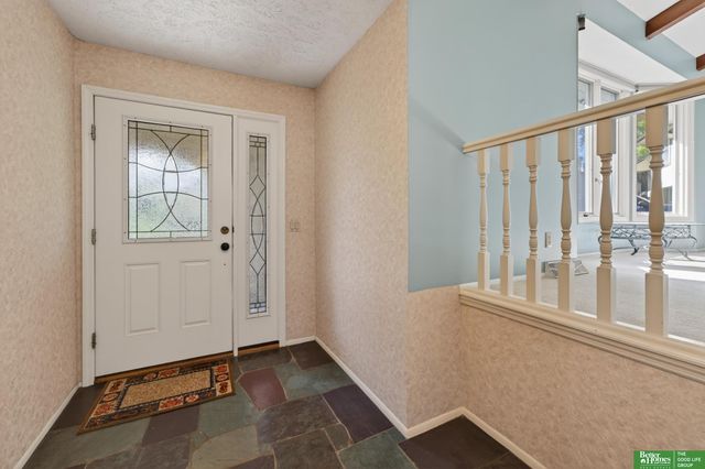 6617 S 75th Circle, Ralston, NE 68127