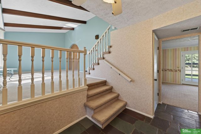 6617 S 75th Circle, Ralston, NE 68127