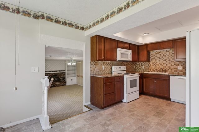 6617 S 75th Circle, Ralston, NE 68127